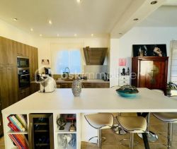 MAISON  4 PIECES 135 M2 BORD DE MER ROGNAC