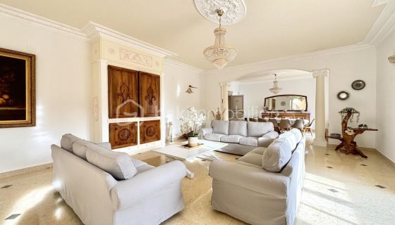 A louer MAISON  11 PIECES 420 M2  SAINT REMY DE PROVENCE