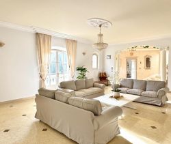 A louer MAISON  11 PIECES 420 M2  SAINT REMY DE PROVENCE