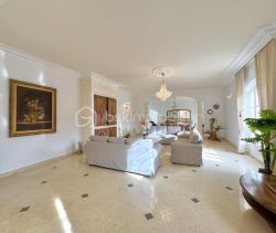 A louer MAISON  11 PIECES 420 M2  SAINT REMY DE PROVENCE