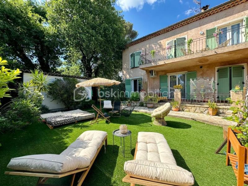 A louer MAISON  12 PIECES 260 M2  MOUGINS