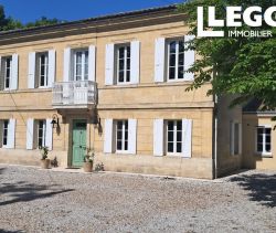 A louer MAISON  DE MAîTRE BORD DE MER AMBARES ET LAGRAVE