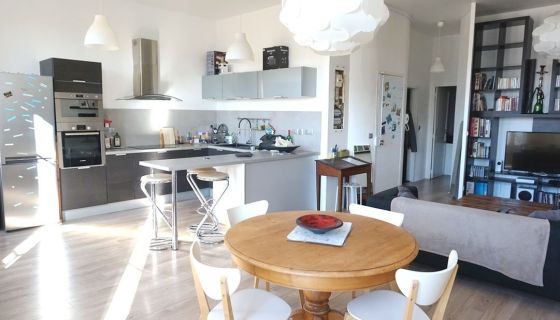 A louer APPARTEMENT T3 69 M2 PIEDS DANS L'EAU MARSEILLE 2EME