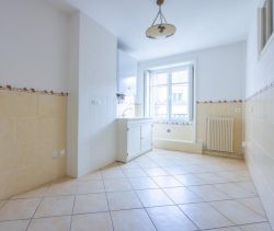 For rent APARTMENT T4 100 M2 NANTES