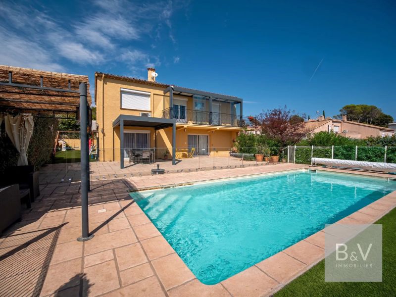 For sale SUPERB 7-ROOM VILLA 168 M² Les Plaines/Etasses district SAINT RAPHAEL