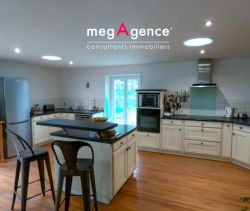 A louer MAISON  DE MAîTRE  AVRILLE