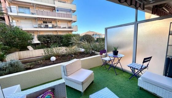 STUDIO  20 M2 TERRASSE BORD DE MER FREJUS