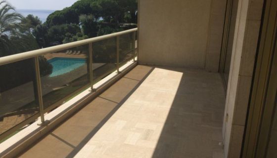 A louer APPARTEMENT T3 87 M2 TERRASSE VUE MER CANNES