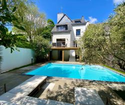 For sale BEAUTIFUL 7 ROOM VILLA 150 M² swimming pool city center Lorient