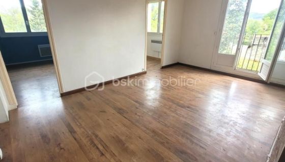 A louer APPARTEMENT T4 56 M2  BAGNOLS SUR CEZE