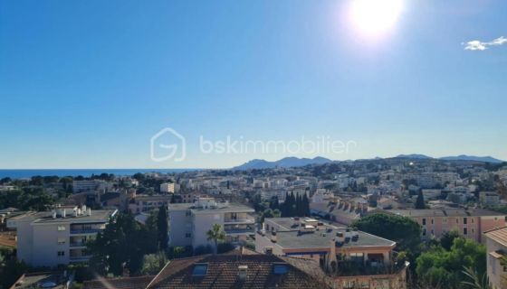 A louer APPARTEMENT NEUF T4 125 M2 BORD DE MER LE CANNET