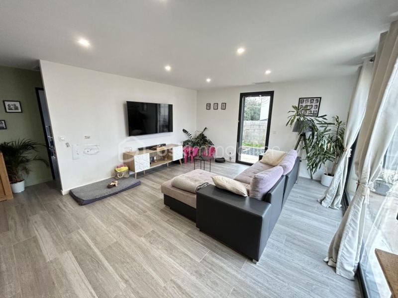 A louer MAISON  5 PIECES 104 M2 BORD DE MER CAVES