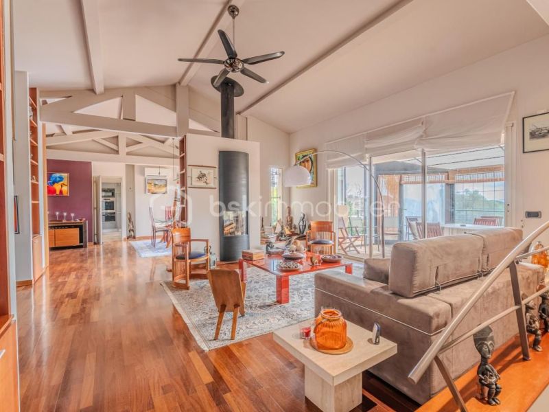 A louer MAISON  6 PIECES 229 M2 VUE MER SANARY SUR MER