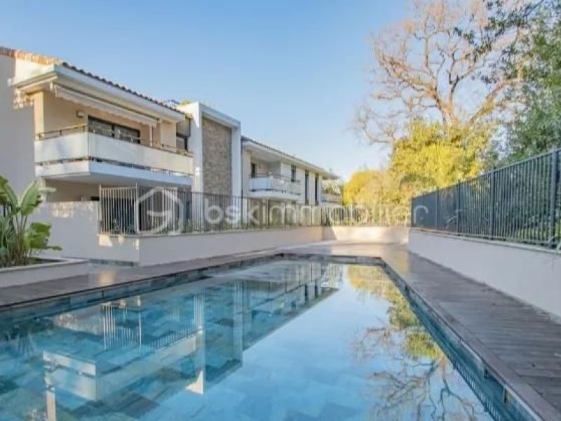 A louer APPARTEMENT DUPLEX DE PRESTIGE T3 58 M2 TERRASSE BORD DE MER TOULON