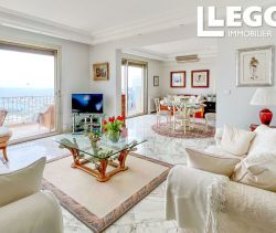 A louer APPARTEMENT T3 88 M2 VUE MER ANTIBES