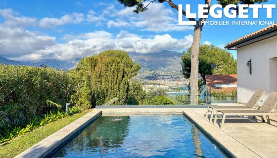 A louer MAISON  D'ARCHITECTE BORD DE MER ROQUEBRUNE CAP MARTIN