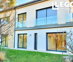 A louer MAISON  D'ARCHITECTE BORD DE MER ROQUEBRUNE CAP MARTIN