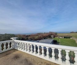 vente Maison en pierres de taille à 100 m de la plage vue mer de la terrasse