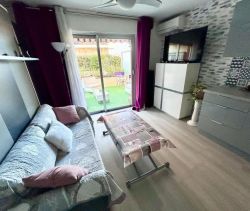 A louer STUDIO  20 M2 TERRASSE BORD DE MER FREJUS