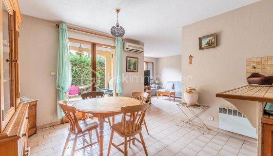 A louer APPARTEMENT T3 46 M2 TERRASSE BORD DE MER SANARY SUR MER