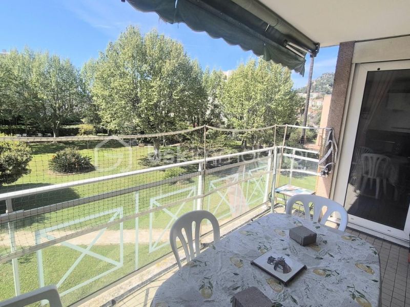 A louer APPARTEMENT T2 49 M2 TERRASSE BORD DE MER HYERES