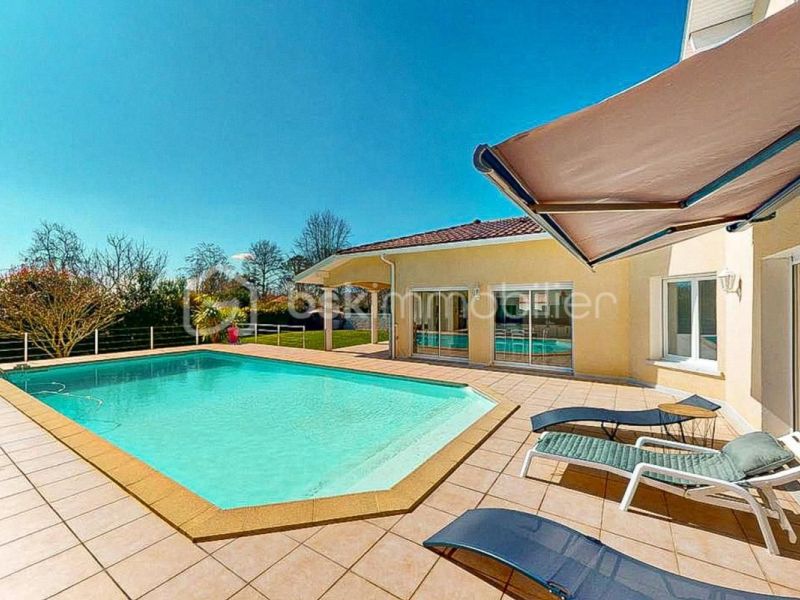 A vendre PropriETE composEEe d'une maison principale avec piscine + 2 appartements indEpendants Saint Martin De Seignanx