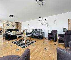 A vendre LONGèRE  8 PIECES 230 M2  BEAUMETZ LES LOGES