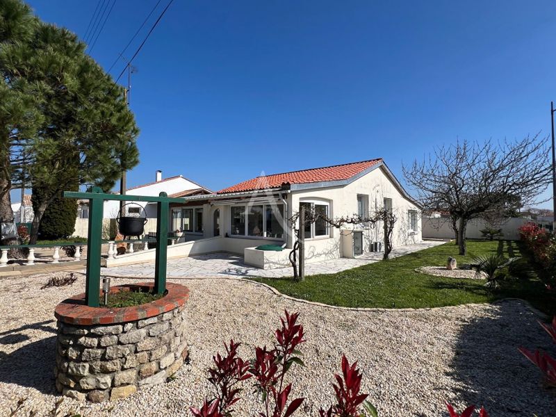 A vendre MAISON  4 PIECES 110 M2 BORD DE MER LONGEVILLE SUR MER