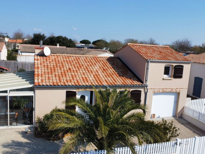 A vendre MAISON  5 PIECES 91 M2 BORD DE MER JARD SUR MER