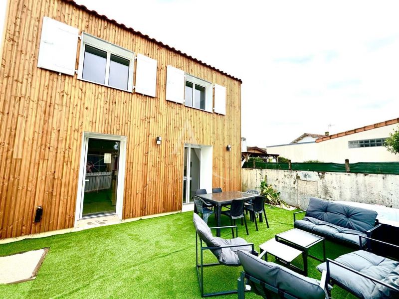 A vendre MAISON  4 PIECES 80 M2 BORD DE MER LONGEVILLE SUR MER