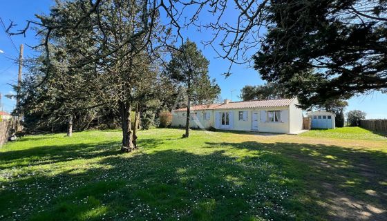 A vendre MAISON  5 PIECES 124 M2 BORD DE MER LONGEVILLE SUR MER