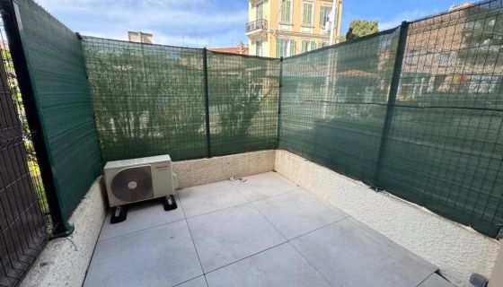 A louer APPARTEMENT T2 38 M2 TERRASSE BORD DE MER CANNES