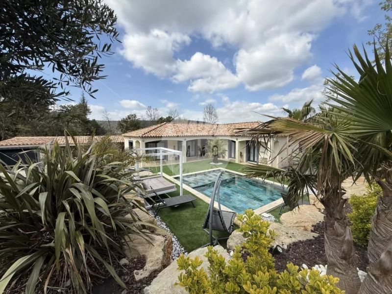 A vendre MAISON  6 PIECES 160 M2  PLAN D AUPS STE BAUME