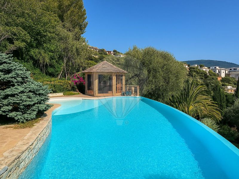 A louer MAISON  8 PIECES 385 M2 BORD DE MER NICE