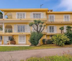 A louer MAISON  8 PIECES 385 M2 BORD DE MER NICE