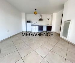 A louer APPARTEMENT T3 62 M2 TERRASSE BORD DE MER FREJUS