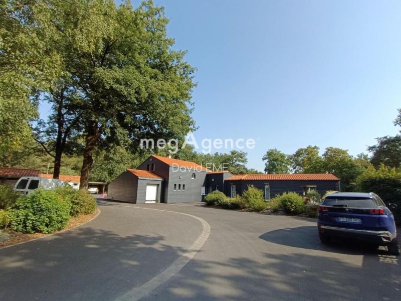 A louer MAISON  8 PIECES 192 M2 BORD DE MER NOTRE DAME DE RIEZ