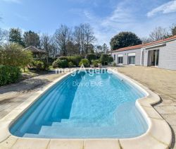 A louer MAISON  8 PIECES 192 M2 BORD DE MER NOTRE DAME DE RIEZ