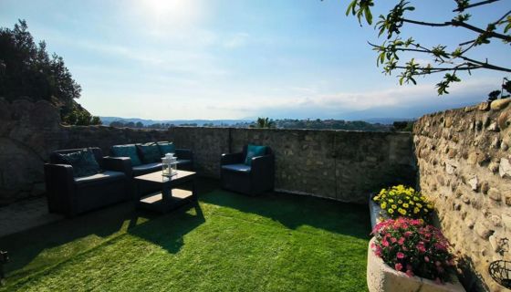 A louer MAISON  CONTEMPORAINE BORD DE MER CAGNES SUR MER