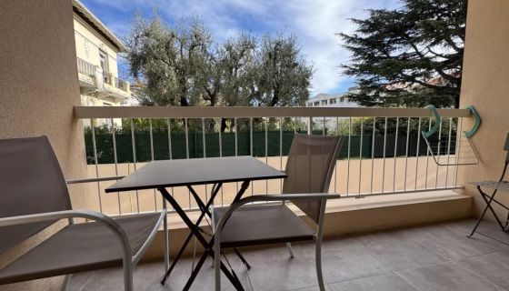 A louer APPARTEMENT T2 39 M2 TERRASSE BORD DE MER CANNES