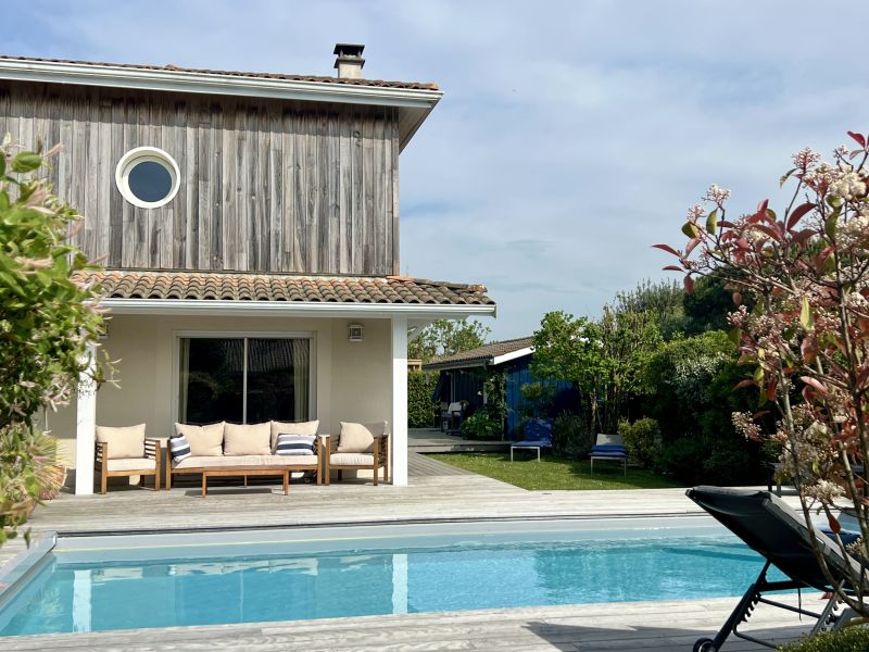 A louer CONTEMPORAINE  T6 PISCINE VUE BASSIN