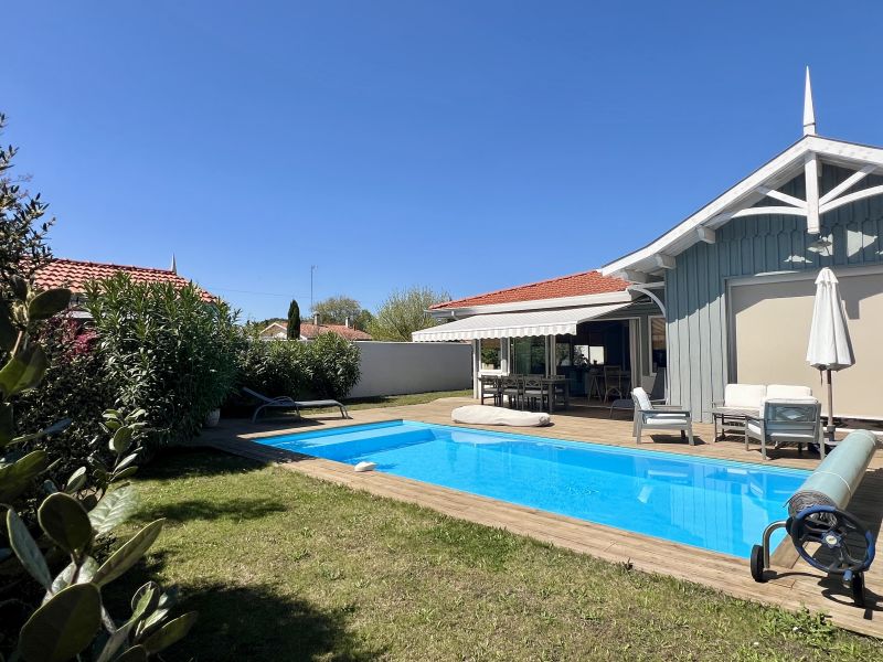 A louer VILLA T5 PISCINE