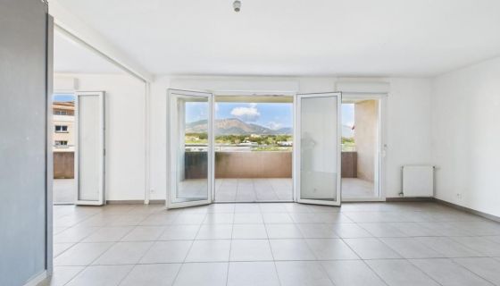 A louer APPARTEMENT T4 80 M2 TERRASSE BORD DE MER SARROLA CARCOPINO