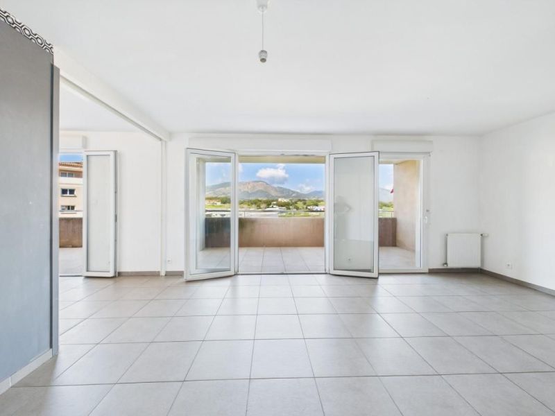 A louer APPARTEMENT T4 80 M2 TERRASSE BORD DE MER SARROLA CARCOPINO