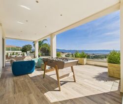 A louer MAISON  5 PIECES 377 M2 BORD DE MER AJACCIO