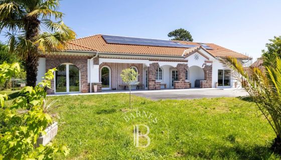 A vendre BELLE MAISON LANDAISE 7 PIECES 250 M² RENOVEE LABENNE