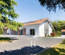 A vendre BELLE MAISON LANDAISE 7 PIECES 250 M² RENOVEE LABENNE