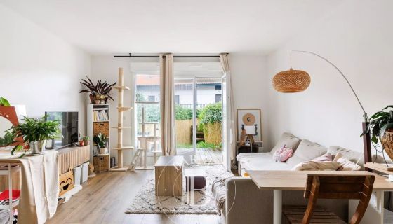 A vendre  APPARTEMENT T2 45 M² RENOVE JARDIN BIDART