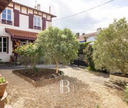 A vendre BELLE PROPRIETE 11 PIECES 236 M² A RENOVER BIARRITZ BEAURIVAGE