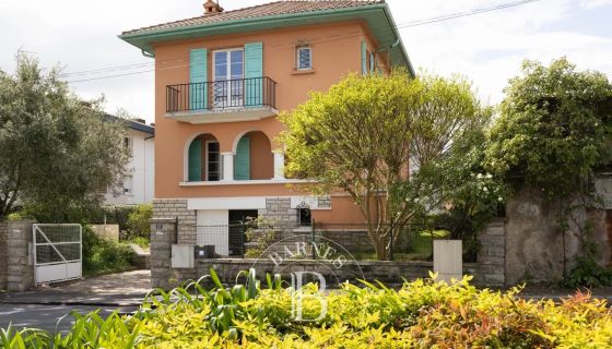 A vendre MAISON FAMILIALE 8 PIECES 230 M² QUARTIER DES ARENES BAYONNE